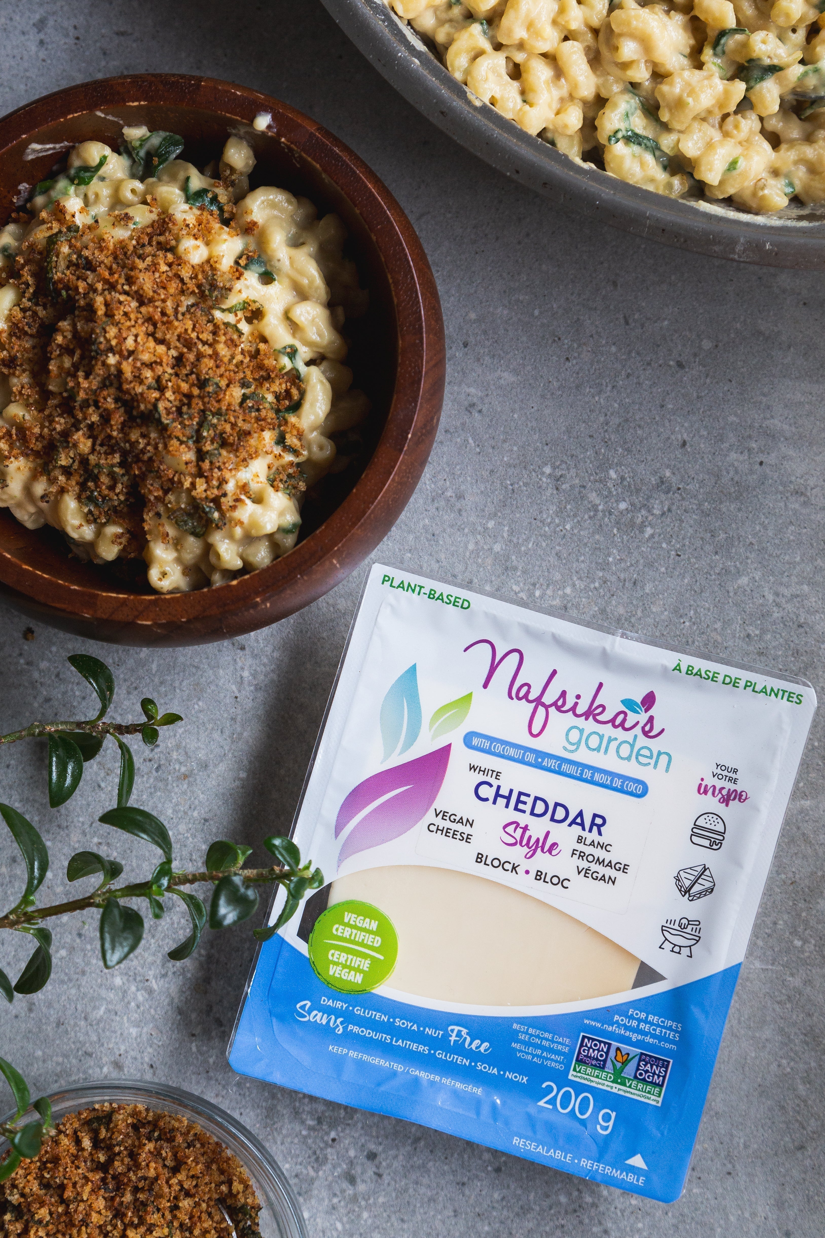 Creamy Vegan Mac & Cheese with Spinach and Basil Breadcrumbs